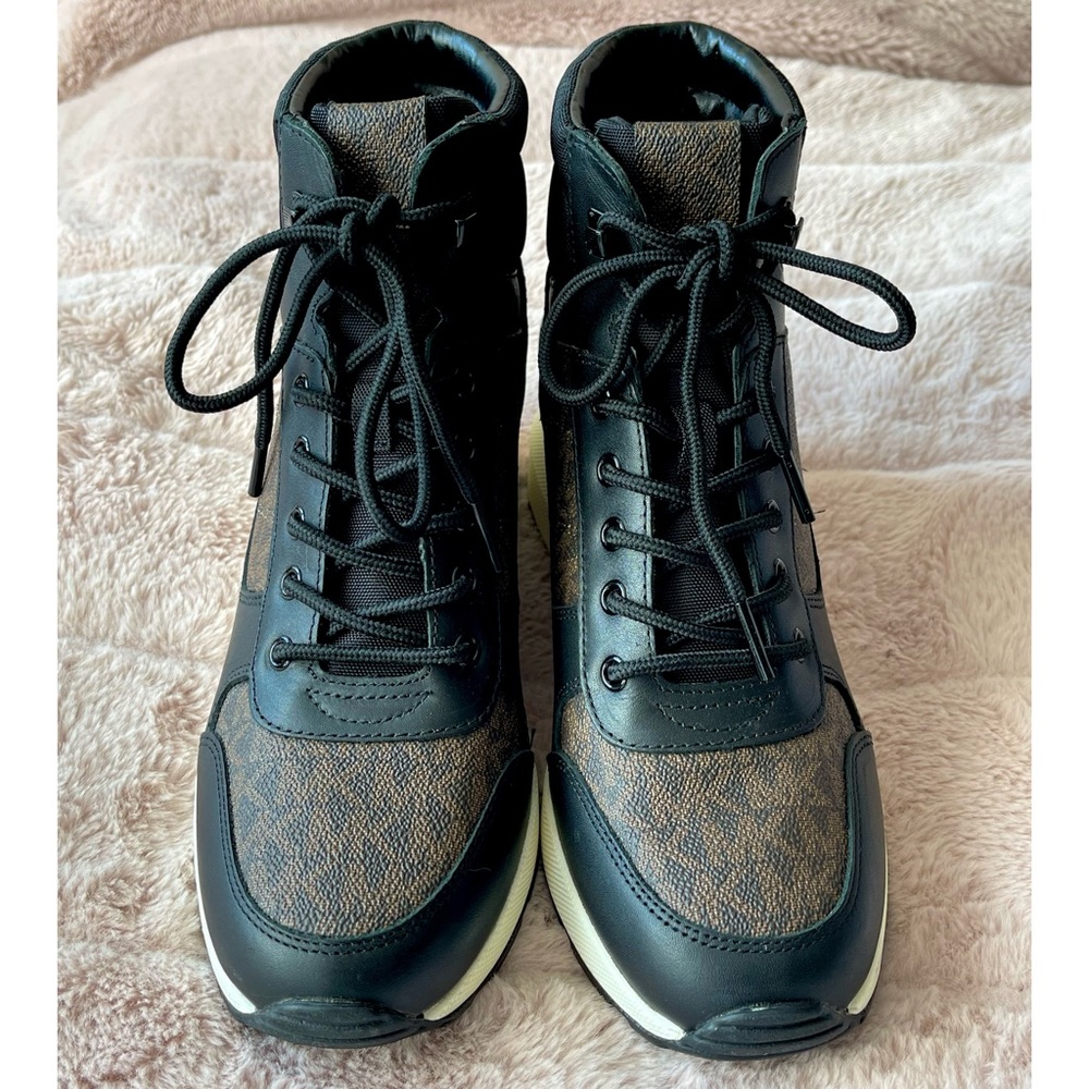 Michael Kors Sneakers (Size 8)